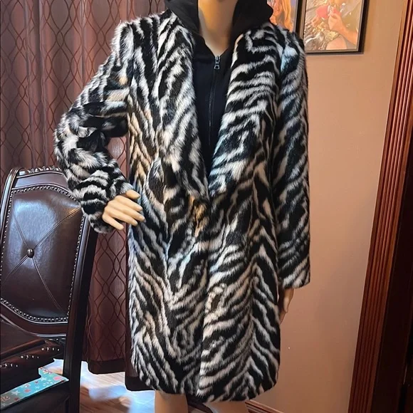 Alice + Olivia Faux Fur Coat - Picture 1 of 8